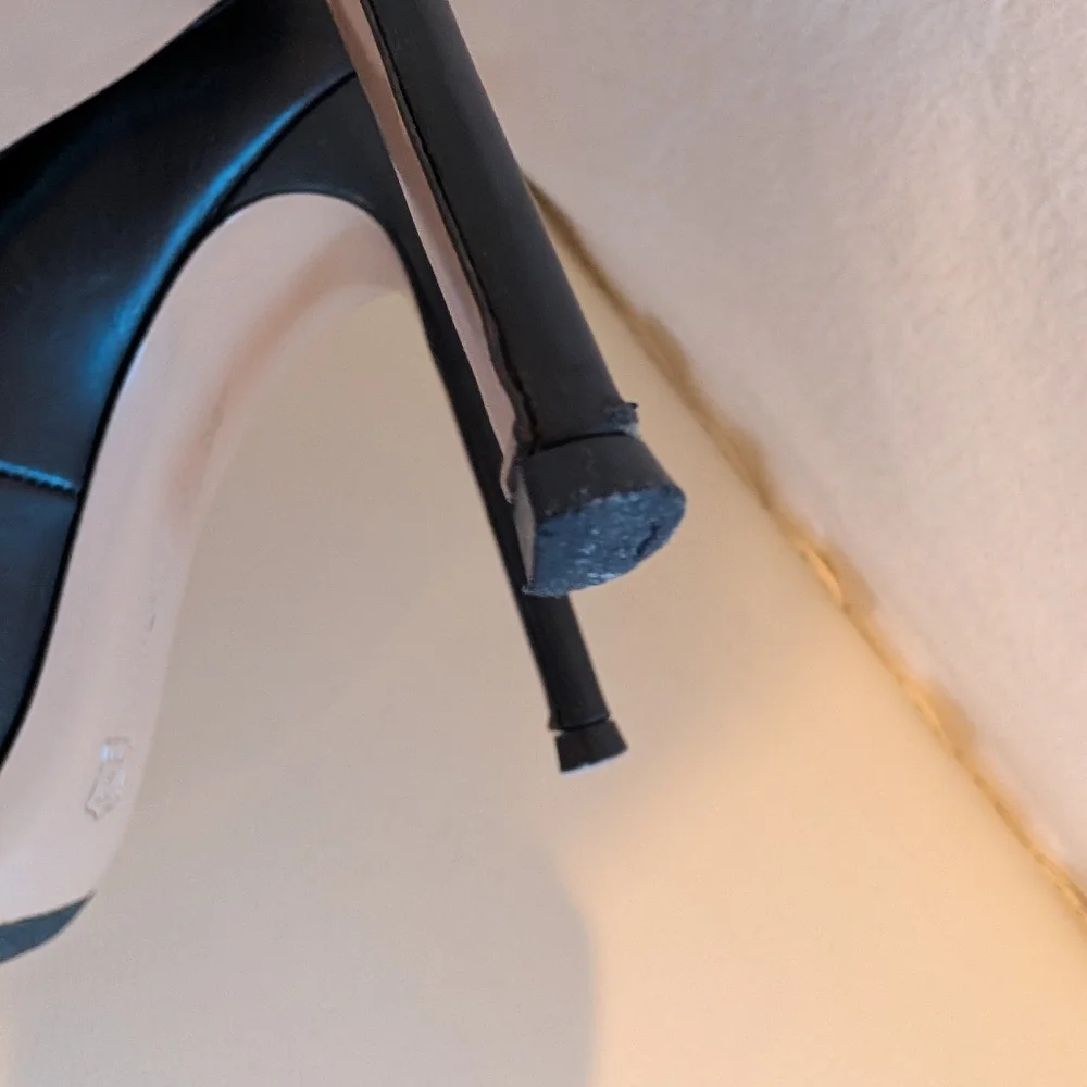 Gianvito Rossi TUXEDO Black Leather And Blue Satin Pointed Toe Pumps Size 37.5 - Picture 12 of 13